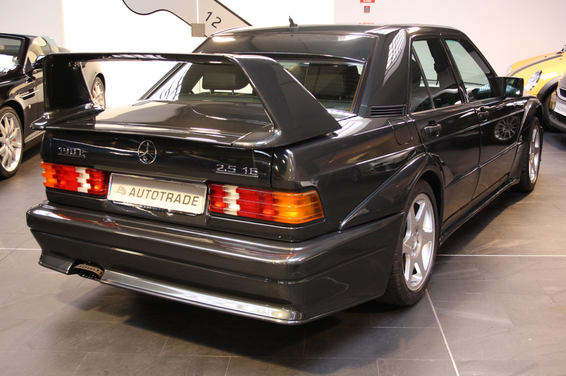 automovitegarage-klasyki-motoryzacji-mercedes-benz-190-e-evo-evolution-ii